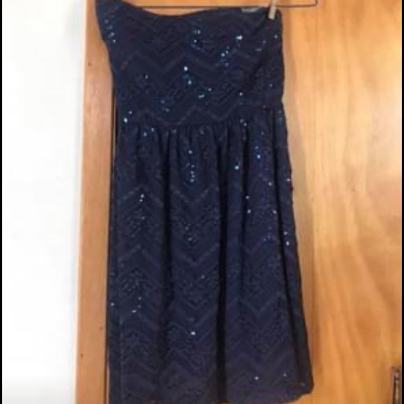 Dresses - Picture 3 of 4